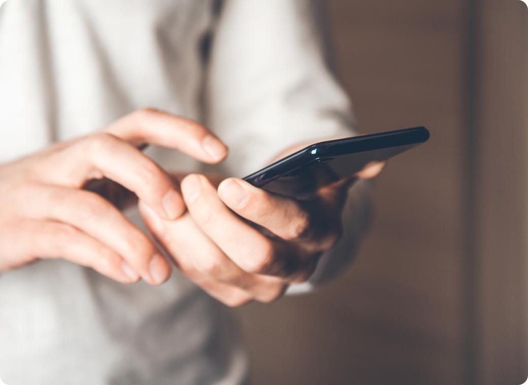 お問い合わせをしている写真