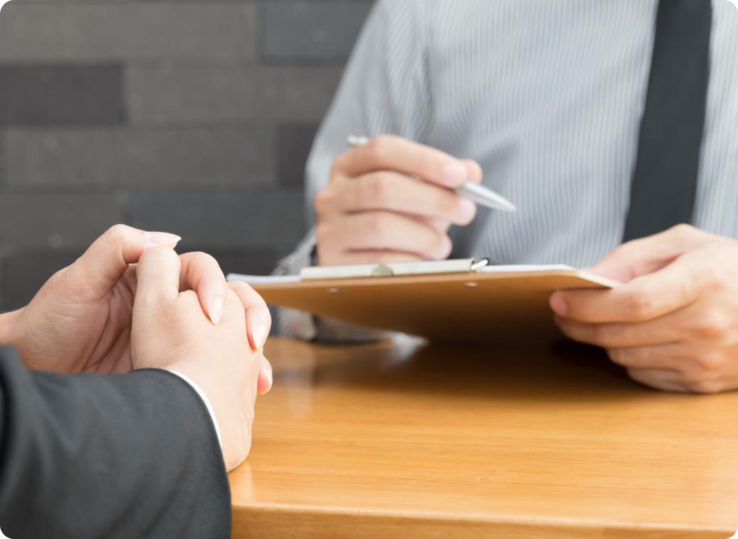 面談している写真